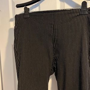 ELLE Black and white striped pull-on capri pants